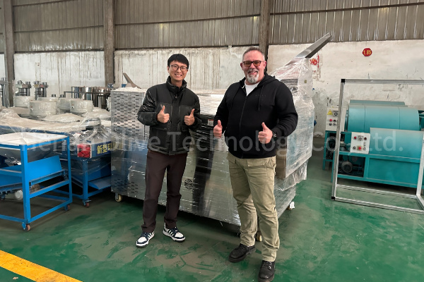 Polish customer visits factory to inspect goods! 
